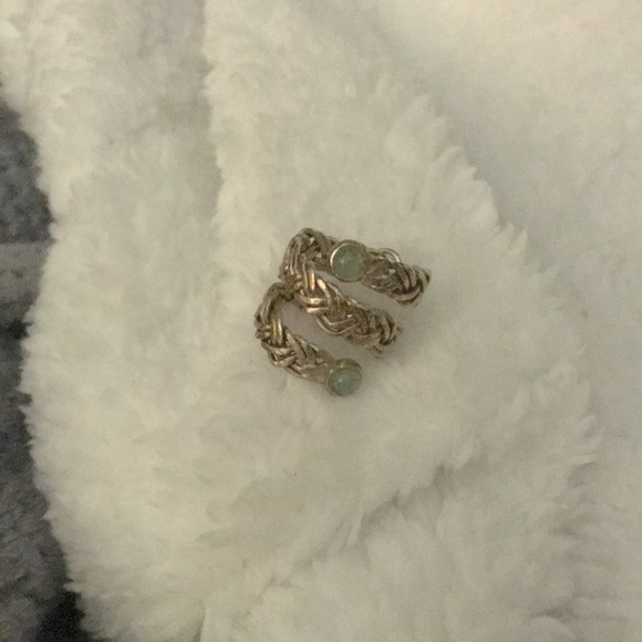 💚 $5 Gold braided ring with green gems - Picture 2 of 4